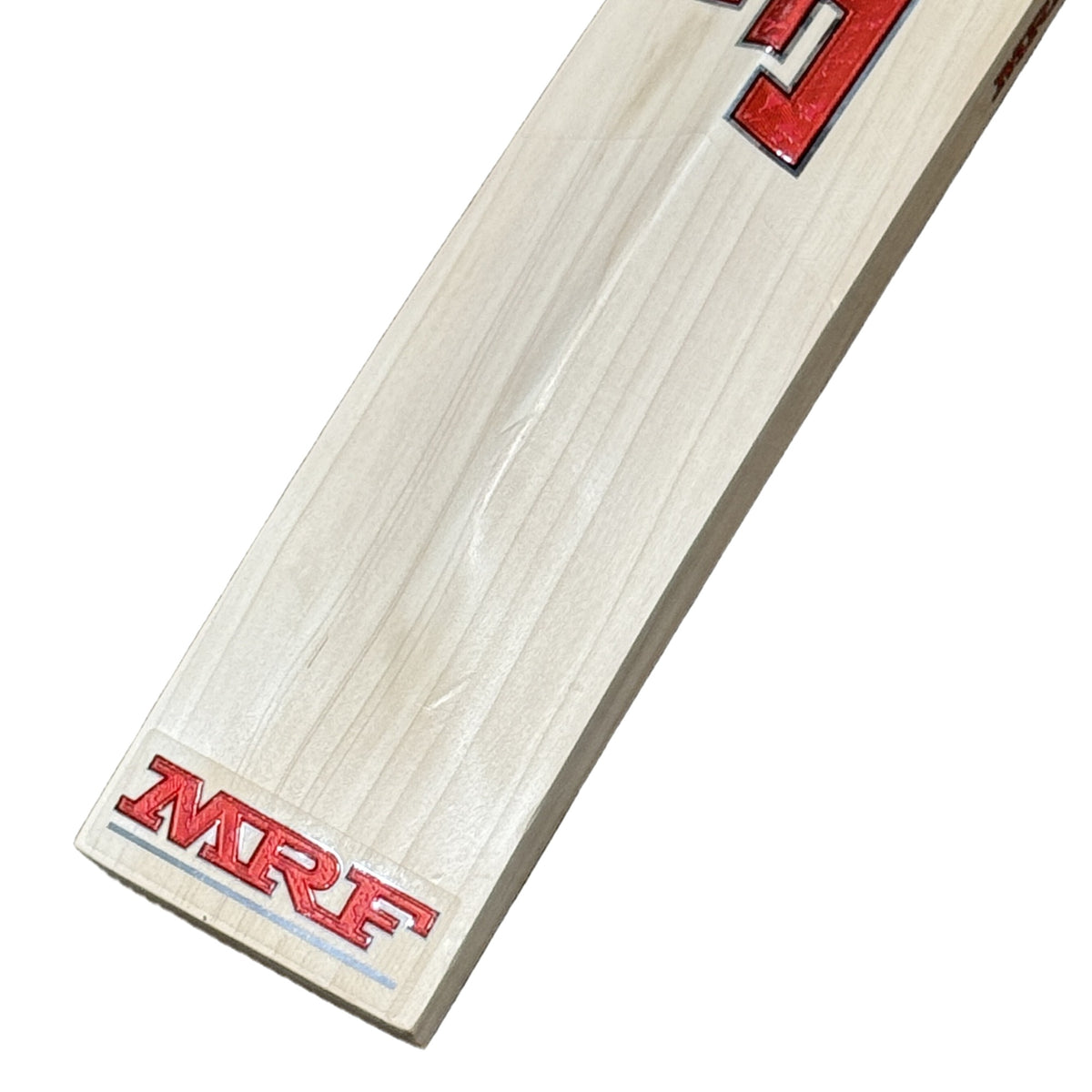 Close-up of English willow grain and MRF toe mark