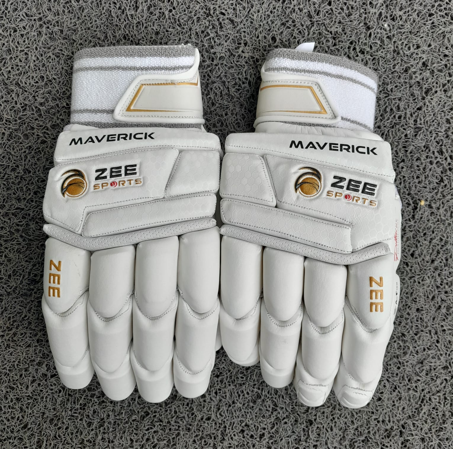 Zee Sports Batting Gloves, Model Maverick, Adult, RH/LH