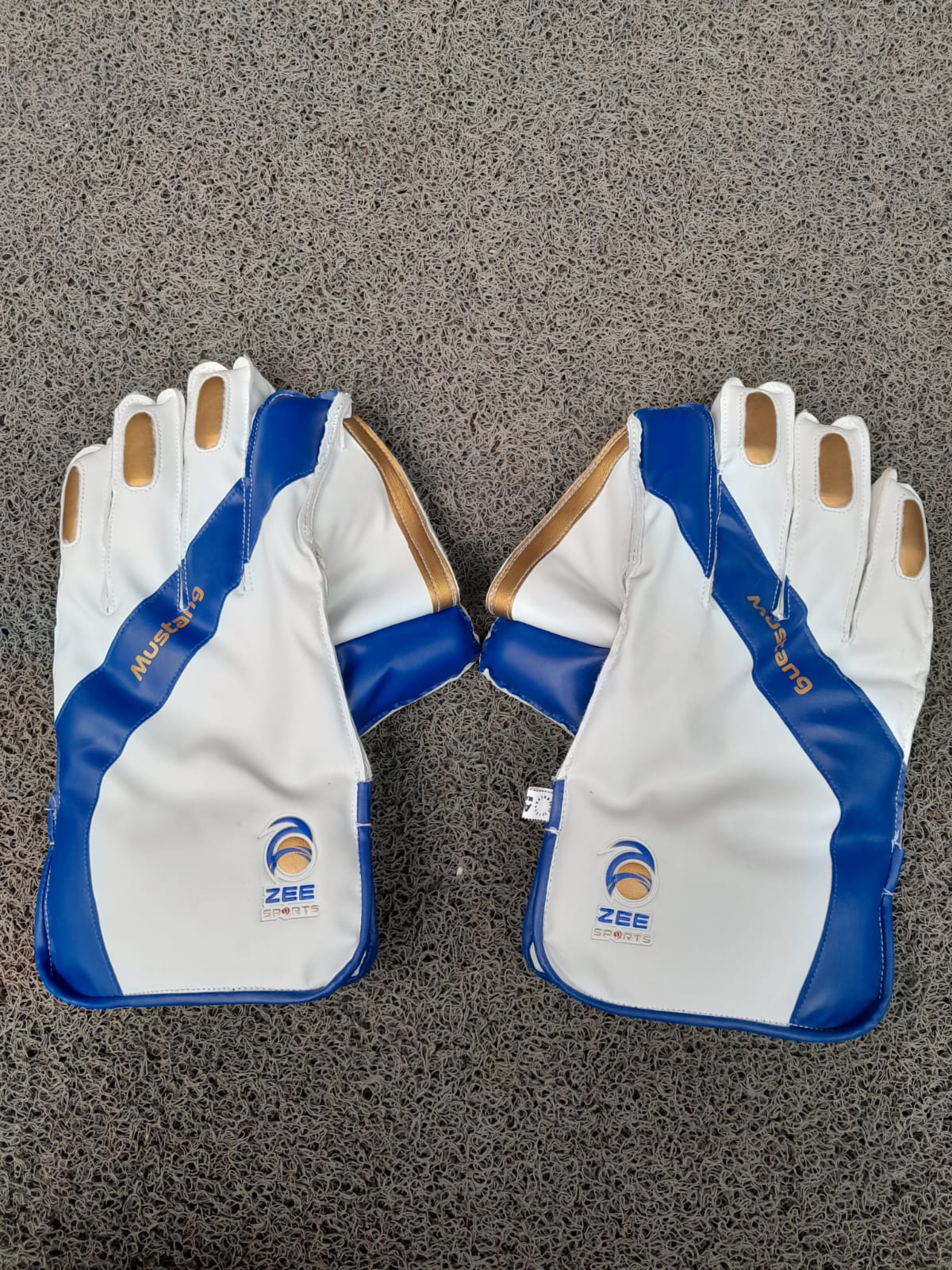 Zee Sports Wicket Keeping Gloves, Mustang 3-Star, Adult