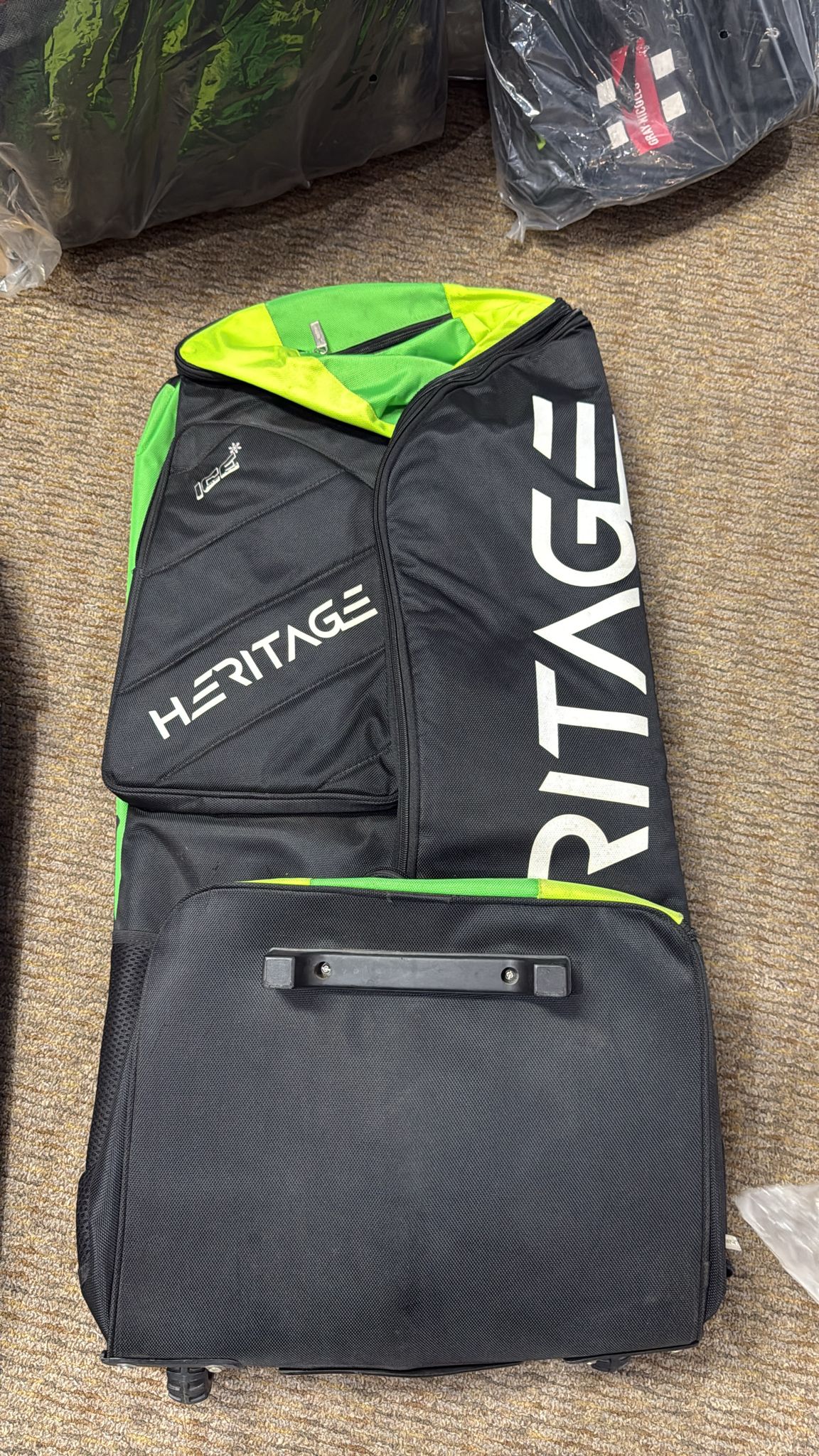 Gray Nicolls Kit Bag Heritage Wheelie Duffle Bag